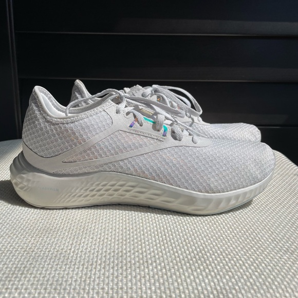 💥SALE💥 Reebok FLASHFILM White shimmery Running Shoes size 7.5 - Picture 1 of 9